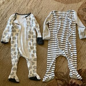 🏀 6-9 Months 100% Cotton footed pajamas